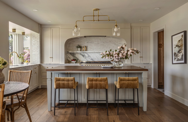 Home Remodeling Trends in Dallas featuring modern open kitchen, large windows, and stylish interior design.